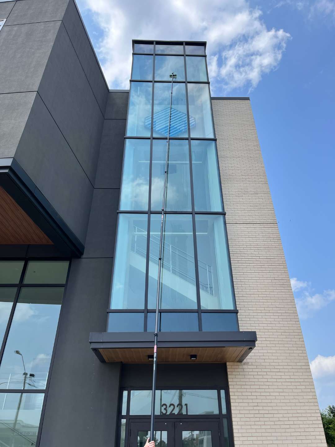 Cleaning a window thats high up